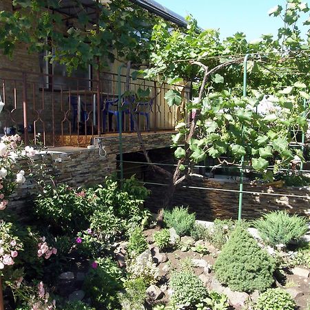 Guest House Kamenny Dom Karolino-Buhaz Exterior photo